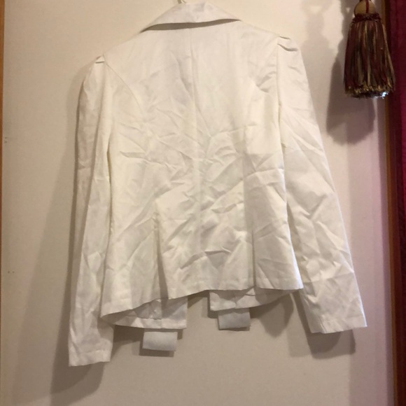 Blazer - Picture 3 of 3